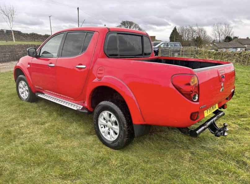 carforukraine's tweet photo. What a transformation :)
#Fellamobile No.387, Mitsubishi L200 armored with 8mm steel plates featuring @flunkertungle9 heads East and will assist with evacuation and logistics supplies.
Shout out to Rollo from London who has donated his 4th pickup truck and delivered it to us. https://t.co/cw9LXw7ubA