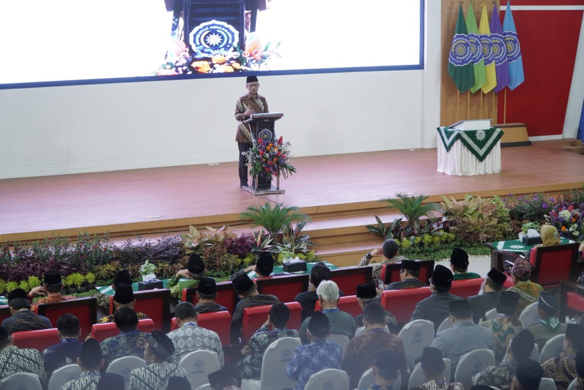 Hari ini Sabtu (16/3) menghadiri Pengkajian Ramadan 1445 H Pimpinan Wilayah Muhammadiyah Jawa Timur sekaligus meresmikan Gedung Kuliah Bersama 7 Lantai Universitas Muhammadiyah Sidoarjo (Umsida).