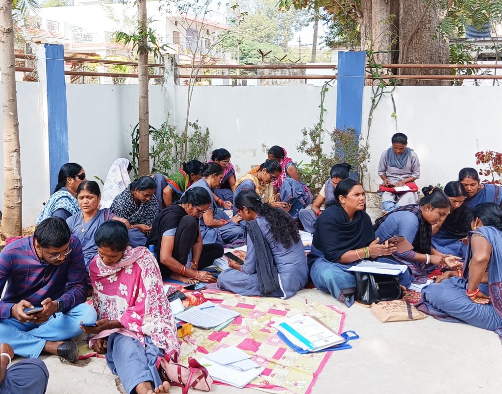 ~52,000 Anganwadis of <a href="/WCDCgGov/">WCD Department CG</a> Chhattisgarh are self-assessing their #Sughghar #CleanandGreen status with <a href="/UNICEFIndia/">UNICEF India</a>. Building on the success of the first round in 2022-23, second round promises even greater progress! #SughgharAnganwadi #ClimateAction #WASH #CCES