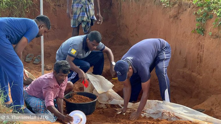 Tamil Tiger fighters killed in Sri Lanka war buried ‘chaotically’ in secret mass grave jdslanka.org/index.php/news…