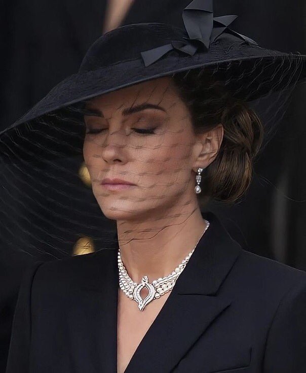 Bigchici's tweet photo. The world is waiting for her return โบ๏ธ
#katemiddleton
#QueenKate https://t.co/RGkRVVoPqT