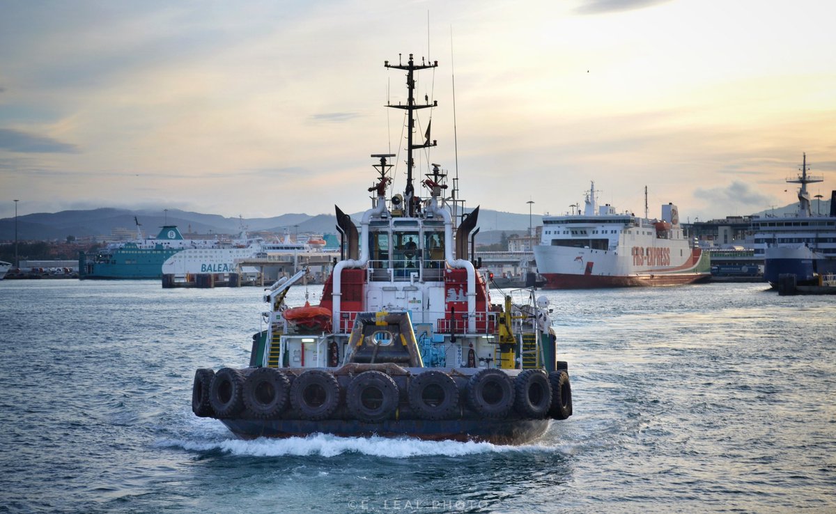 Músculo en el @PuertoAlgeciras @BoludaCM #Algeciras #BahiadeAlgeciras