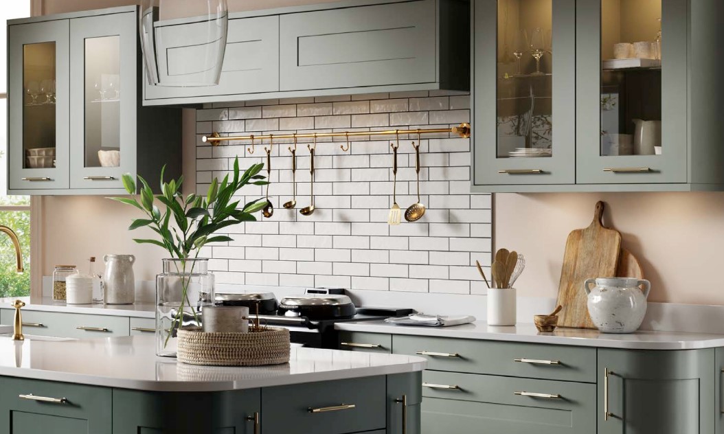 Between Spring being around the corner & St Patrick's Day this weekend, we are loving all things green! With a muted green tone that is set to stay popular in kitchens, choose the Boston shaker door in Reed Green w the Fender Knurled Handle in Satin Brass! #hytal #kitchen