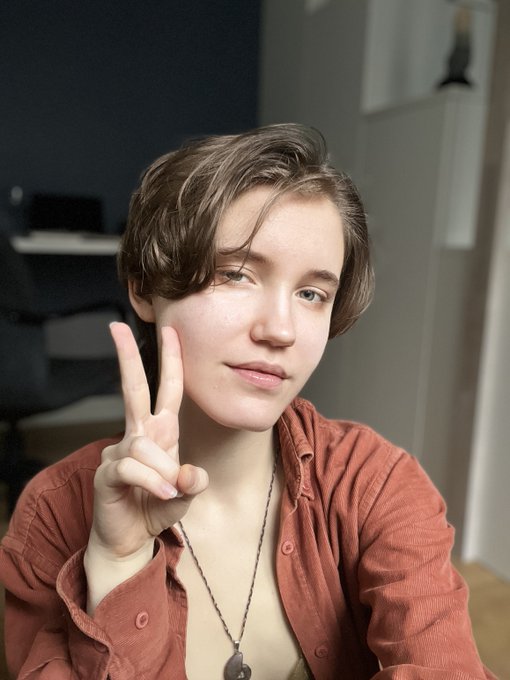 Time for another stream ! ✨😌 you  are  welcome  to  join  me  🤍 will  be  live  in  30  minutes ~ https://t