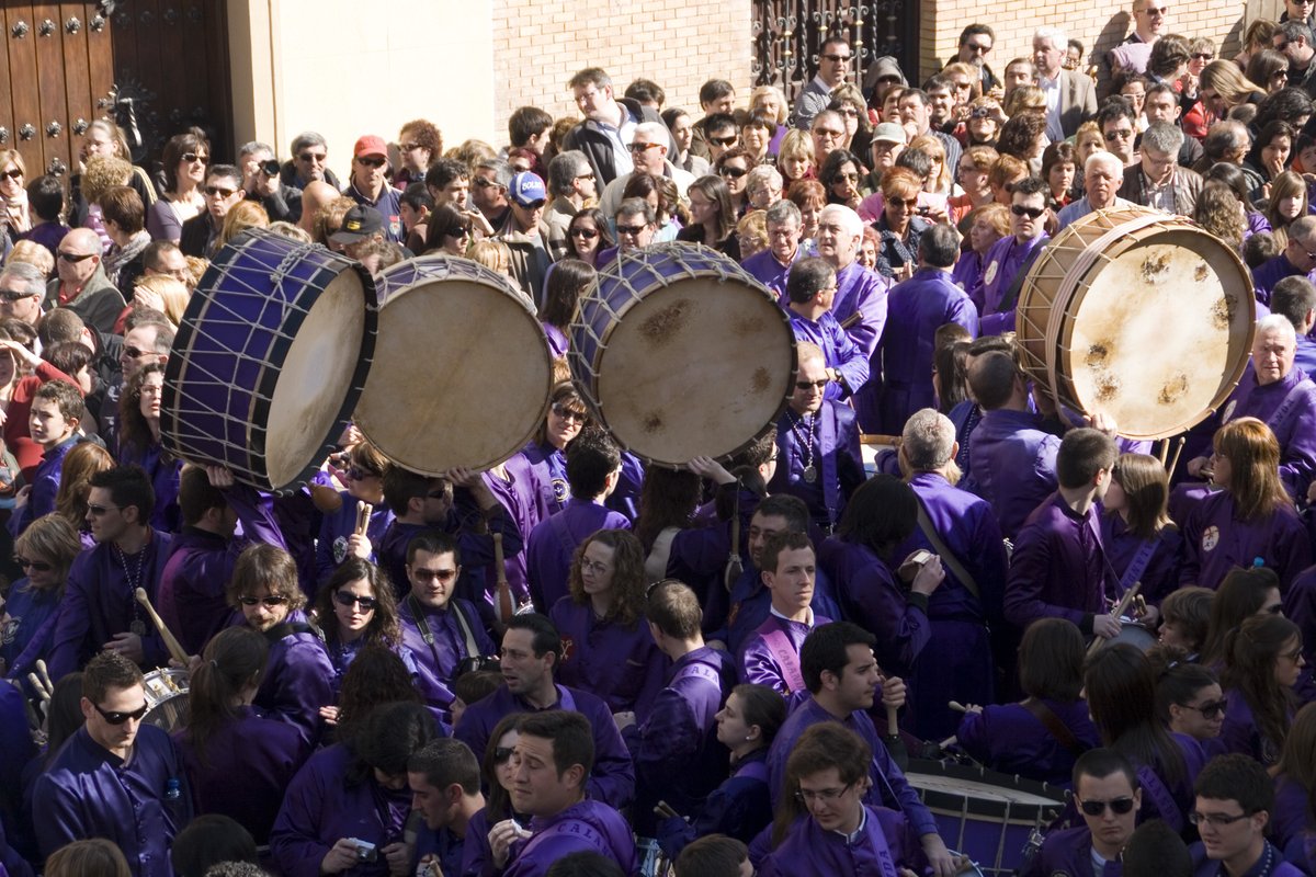 Préparez vos #VacacionesDePascua et visitez #Calanda, à #Teruel où le son des tambours envahit chaque coin de rue !🌟 
Ne manquez pas la 'rompida de la hora', une expérience unique !🥁🎶

👉 t.ly/pz0zT

📷 @SemSantaCalanda

#VisitSpain #SpainTraditions @aragonturismo