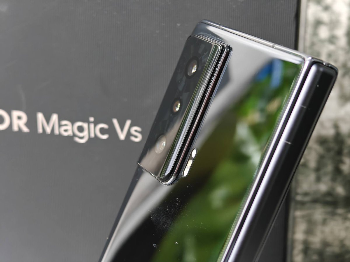 TECHNOSenior1's tweet photo. Składane smartfony już na dobre zagościły w portfolio niektórych producentów. Poznaj kolejny składany smartfon dostępny na polskim rynku. Sprawdź naszą recenzję i opinie na temat telefonu #HonorMagicVs. Czy warto go wybrać?
@Honorglobal
@honor_europe
#własnytest
https://t.co/nIAi3tlAXD