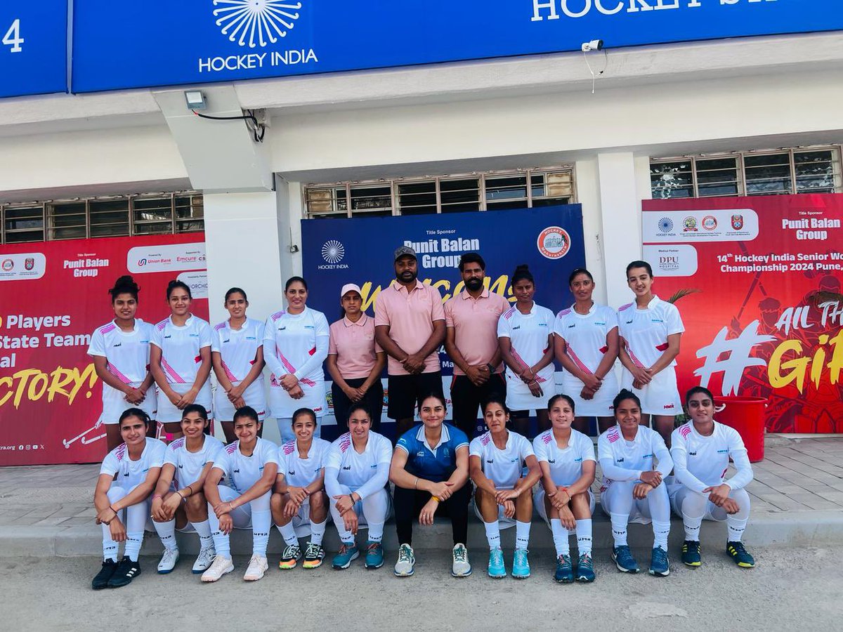 Punjab Team ❤️🏑😊 
.
.
.
. 
#punjabteam #hockeylife #bhartkisherniya #gurjit02 
#behalpywithyourself #14thseniornationalchampionship #hockeyplayer #fieldhockeyskills #hockeypunjab #gurjitkaurhockeyplayer