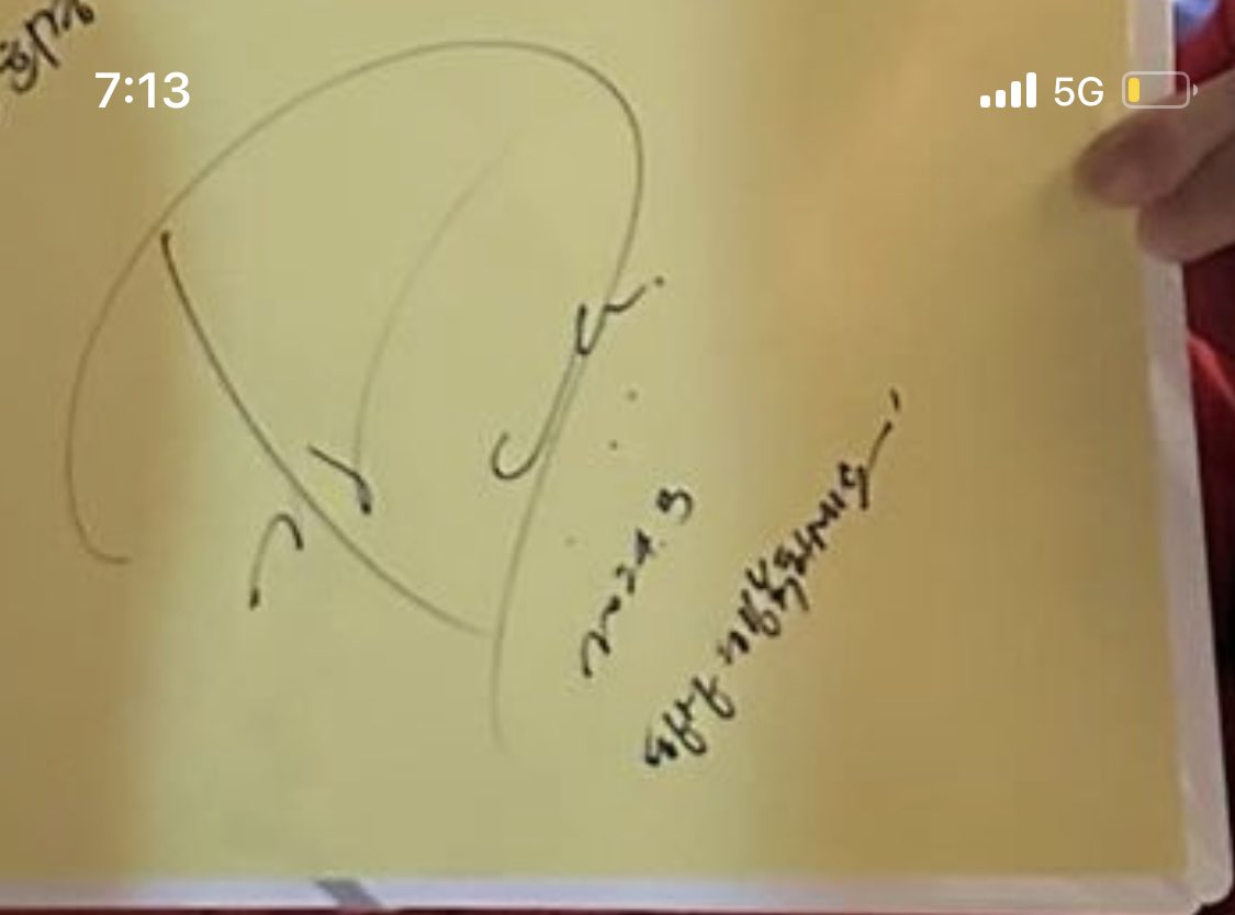 OMG!!!
Kyungsoo filmed the music video at Jeju Island pension. The pension owner posted it himself.