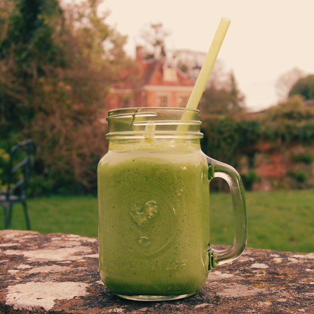 Today is #SmoothieSaturday. Smoothies are a great way to add protein to your diet through milk, yogurt, & vitamins & minerals from fruit and vegetables. Visit bit.ly/green-smoothie… for this #Stoma-friendly recipe 😊 @NHWeek #NutritionAndHydrationWeek