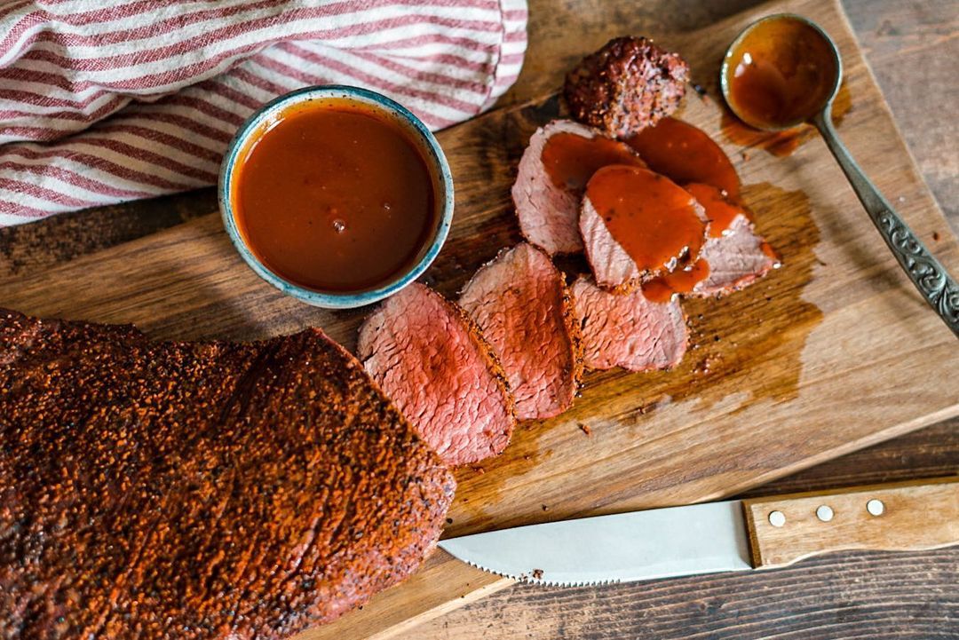Tri-Tip is one of our favourite cuts of beef &amp; @goneoutdoors12 does a great job here! Looks incredible 😍
...
Loaded this Tri Tip with some Black Pepper and Double Action @reloadrub &amp; smoked in Bradley Smoker until an internal temperature of 131 pulled and let rest for 10 mins.