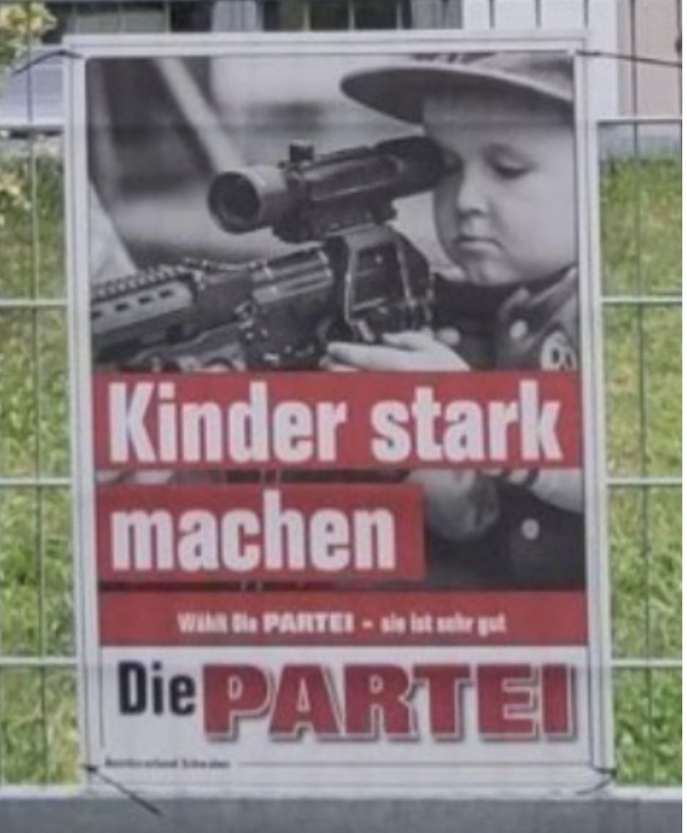 Bundesbildungsministerin Bettina (Nachname entfallen) von der FDP fordert die Schulen auf, ein "unverkrampftes Verhältnis zur Bundeswehr" zu entwickeln und Kinder auf den Kriegsfall vorzubereiten. Fordern wir schon lange... Smiley!