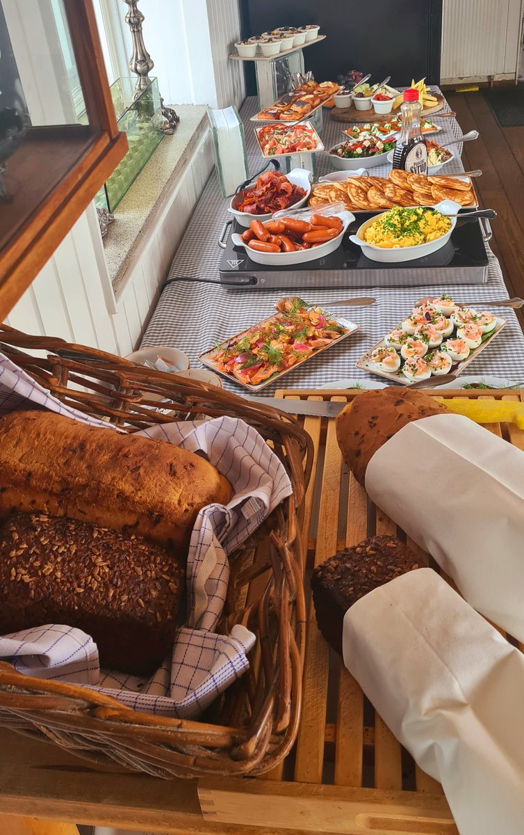 funnyguy744's tweet image. #SaturdayBrunch 
#ManAtWork