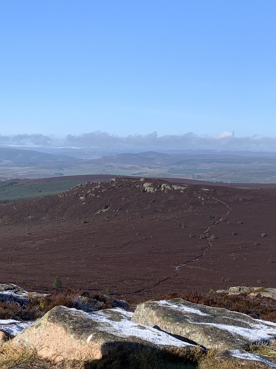 Another beautiful morning up on Oxen Craig, just a wee bit o’ cloud cover over towards the Cairngorms 🏴󠁧󠁢󠁳󠁣󠁴󠁿👍