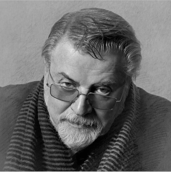 «У нас всё время мечтают о сильной руке. У меня мечта о сильной ноге – чтобы под жопу коленкой того, кто мечтает о сильной руке». Александр Ширвиндт (1934-2024). «Опережая некролог».
