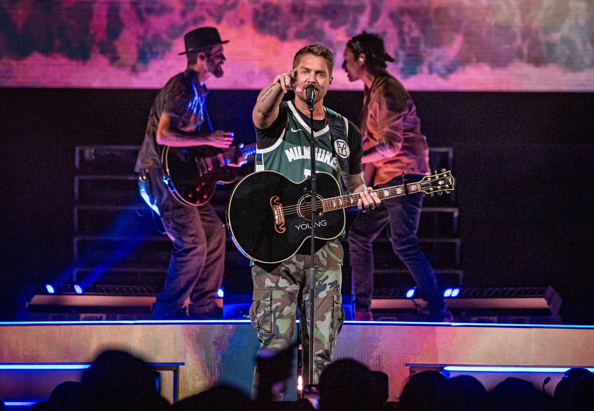 Fiserv Forum tweet media