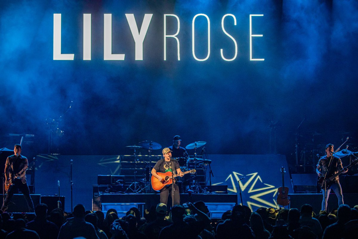 Fiserv Forum (@fiservforum) on Twitter photo This Friday night will be Hard To Forget! 🎶 Thanks for turning Fiserv Forum into the ultimate House Party tonight <a href="/SamHuntMusic/">Sam Hunt</a>, <a href="/BrettYoungMusic/">Brett Young</a> & Lily Rose! 🎉
📸: <a href="/Helby9/">Ty Helbach Photography</a> This Friday night will be Hard To Forget! 🎶 Thanks for turning Fiserv Forum into the ultimate House Party tonight <a href="/SamHuntMusic/">Sam Hunt</a>, <a href="/BrettYoungMusic/">Brett Young</a> & Lily Rose! 🎉
📸: <a href="/Helby9/">Ty Helbach Photography</a>