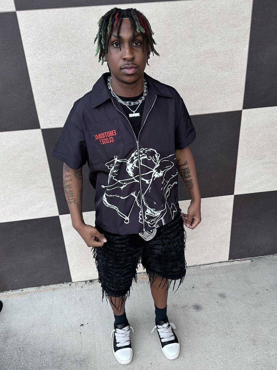 1of1feon's tweet photo. They say I look like rich the kid 😂 https://t.co/ON3ZjHOGi1