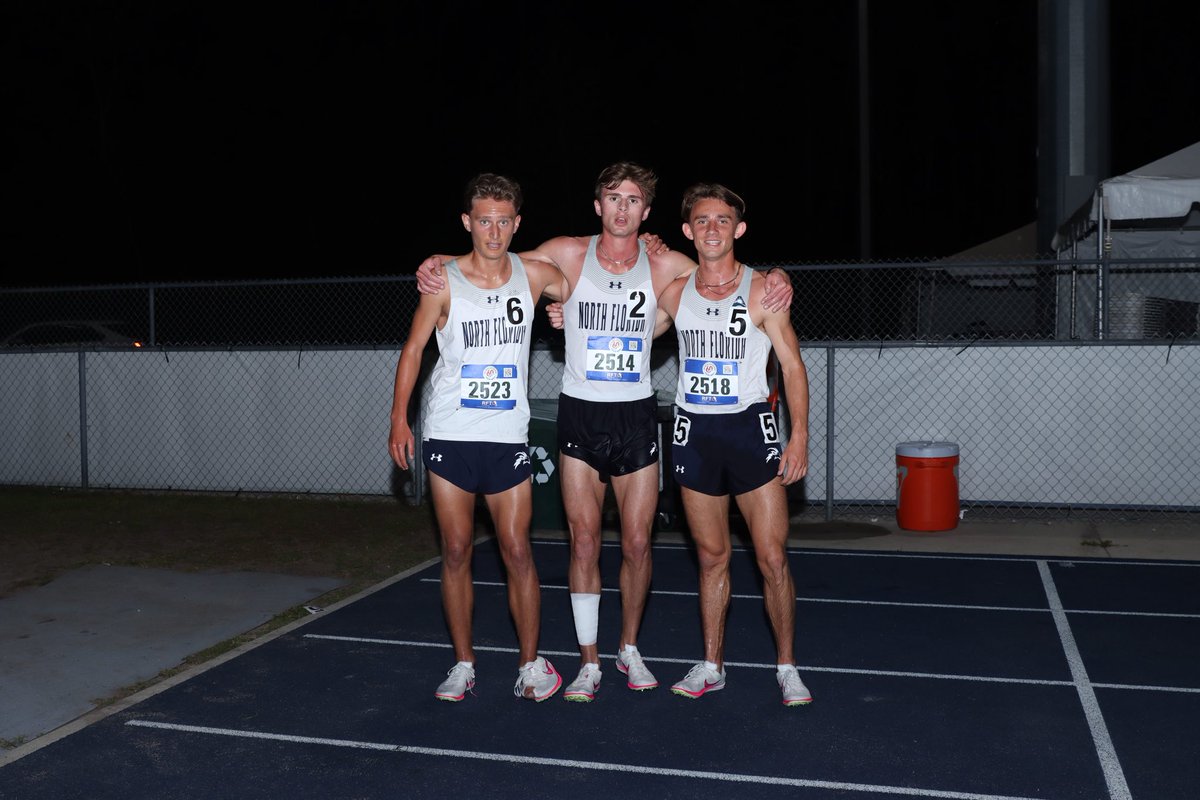 OspreyXCTF's tweet photo. Osprey men clinch top three slots in the men’s 3000m steeplechase 

1. Gavin O'Brien - 9:26.91

2. Colton Lawson - 9:36.14

3. Ben Tary - 9:44.44 https://t.co/YZm5Et73lI