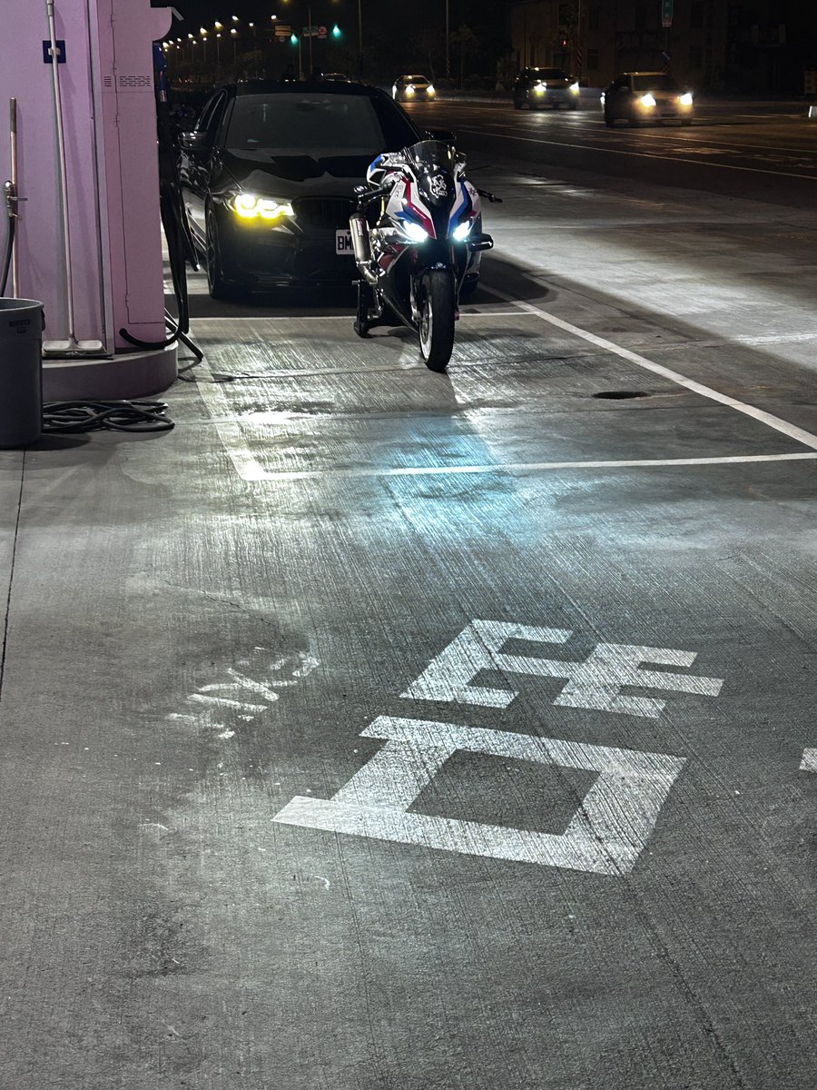 昨天去加油還看到了夢想神車，但那個有夠擾民超級爆幹大聲