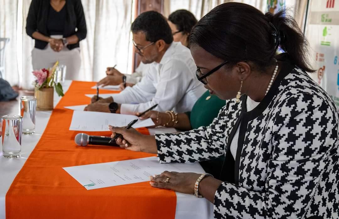 Forming development practitioners inspire a young generation to take lead for SDGs. Yesterday @unitednationsbz signed a partnership with Univ. of Belize,Galen Univ, Univ. of West Indies, St John's Univ College, to engage research &innovation in the development efforts in Belize.