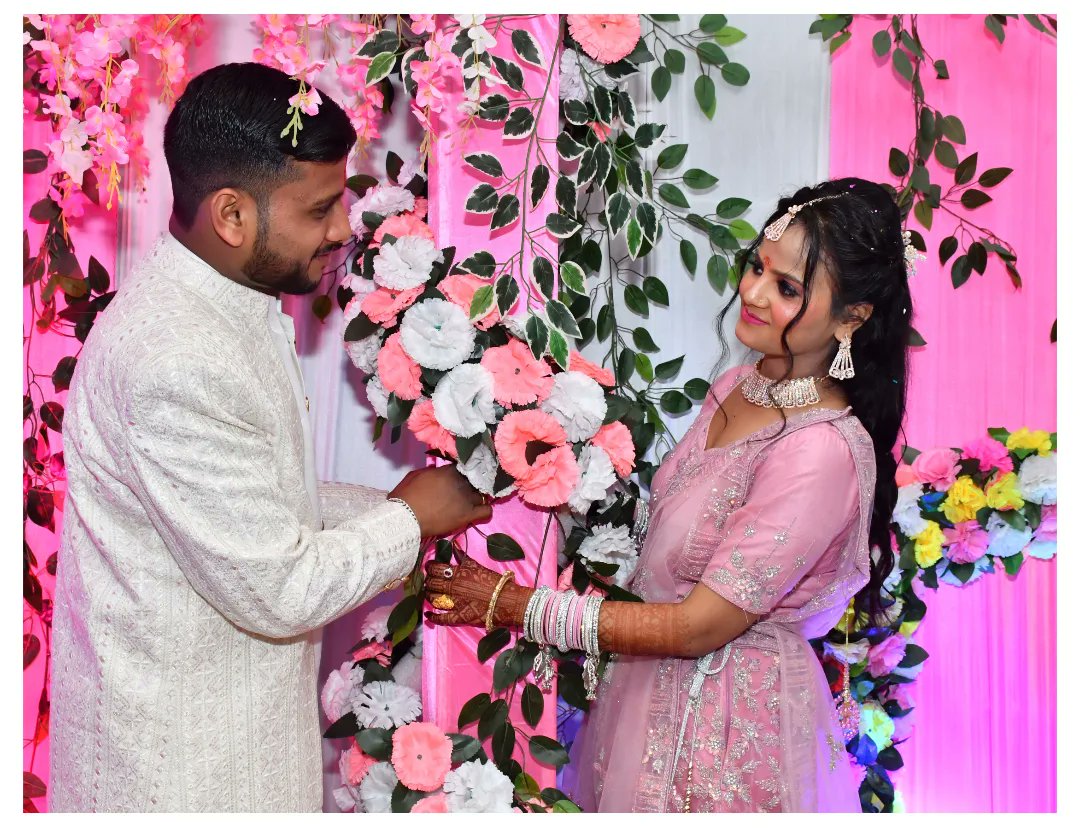 Engagement ceremony pic . 📷. 
New delight studio. 📷. 
. 
. 
. 
.
 #natureinstagram #longhairgoals #productshooting #vegetation #haircoloring
.
.
.
#newdelight123studio. 
#Sitapur #Lucknow #Hardoi #Raebareli #Lakhimpur #Shahjahanpur #photography #photographers  #SitapurCity .