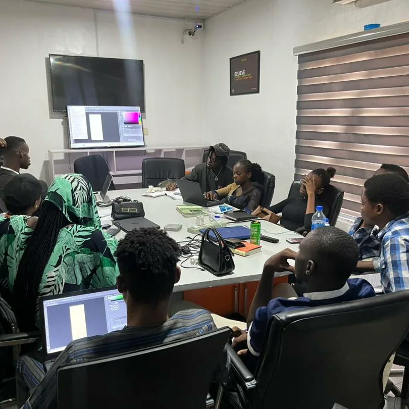 KreatengAfrica's tweet photo. Trainees at Tech Bootcamp 14.0 are actively discussing tech career transitioning in our workshops! It's inspiring to see everyone engaging with tutors and sharing insights. #TechBootcamp #CareerTransition #KreatengAfrica, #Mojoyicl, #BaayProjects, #AwacashMFB, #KosDevelopmentLtd https://t.co/WIQwldxszm