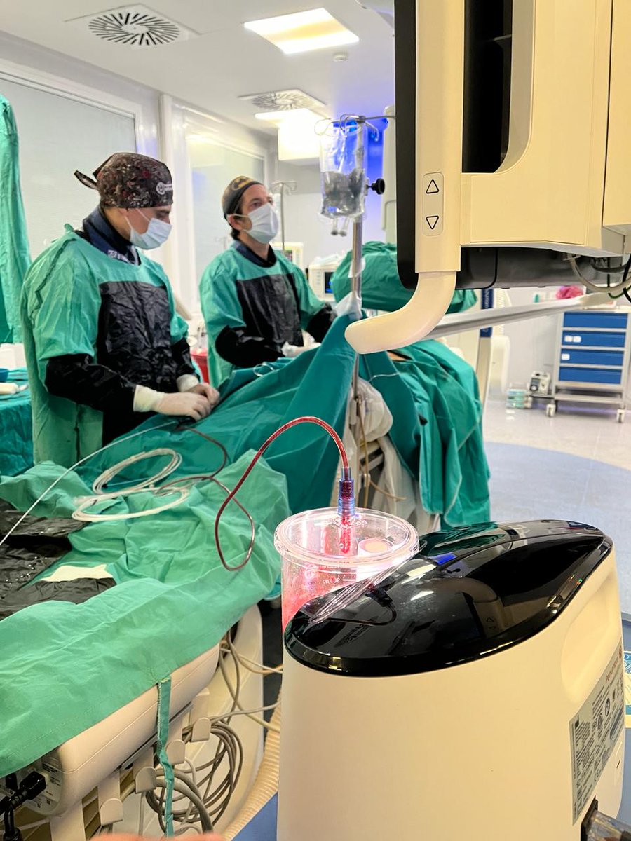 matiasrg's tweet photo. Finalizando un día completo🙌🏻
SCAD tipo 1, IVUS nos ayudó al implante correcto.
2 PCI a SCASEST
1 PCI a SCACEST
Trombectomía por RETEP en alto riesgo usando PENUMBRA INDIGO.
#Hemodinamia #SanatorioMendez #Mediter https://t.co/JhTnfknJ3q