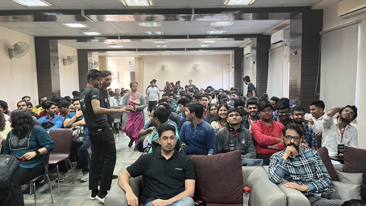 vipul19's tweet photo. It is so exciting to see the energy at the campus amongst budding developers.

Shoutout to @SidhantShr official from @xx_network representing us amongst the #Buidler 

Our handsome man👨‍💻

#hackhazard #BPIT #xx #Devcon 
@rcarback @Flowertree_xx https://t.co/Xzm5qbPvMT