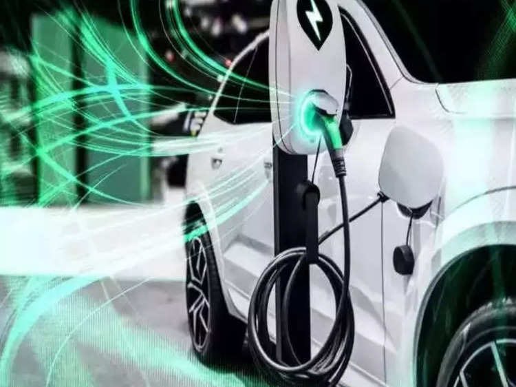 linkharesh's tweet photo. Tesla at the gates, India rolls out red carpet for global EV makers. This is an interesting hybrid ‘Make in India’ approach. Helps get jobs, tech and also EV makers an access to large local market.

https://t.co/gyH49F9tZd
#tesla #indiaev #ev #makeinindia https://t.co/X44E4bHhz3