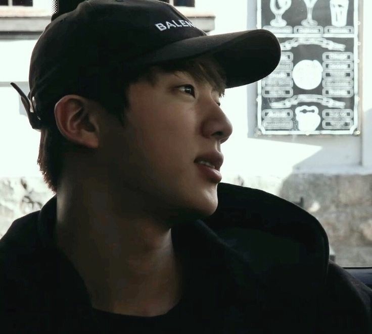 onlyforseokjini's tweet photo. what would the world look like if you were dating seokjin 

— a heartwarming thread ♡ https://t.co/Tbc7eCTbUZ