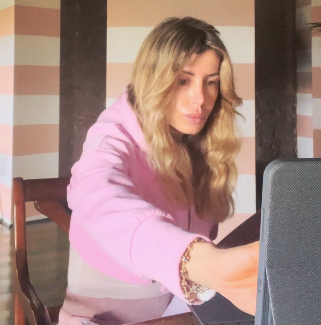 tizianafait's tweet image. I’m ready for my #englishlesson #😳😳!! #photooftheday #motorinrosa #tizianafait #faitstyle #faitpower #teneteimotoriaccesi