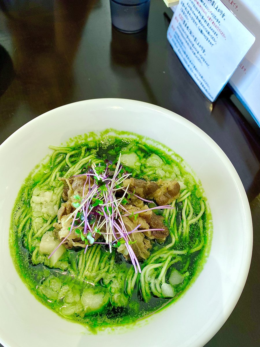 kainramen's tweet photo. まるはち屋

A5牛脂ニラそば

NIBOSHIMANIAで忘れちゃ
いけないニラ曜日😆
本日まるはちニラ曜日でこちら
も連食🔥
鮮やかなDEEPニラGREEN👍
A5の甘みのある牛脂がクセのあ
るニラを引き立たせ癖になる😁
牛バラ肉もうんまっ🥹
ニラが好きな人は堪らなく最高な
ニラリティーでした🙏 https://t.co/udadOpUexY