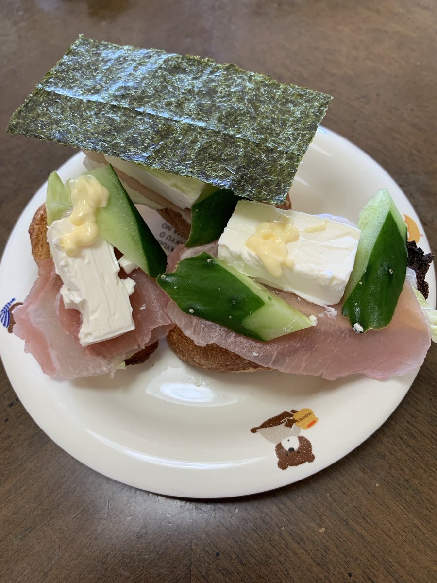 SuzukiDt's tweet photo. 🍜 #Lunch , #Green #Soysauce #Ramen
#帆立 #舞茸 #緑 の#醤油ラーメン ➕#海苔 #Kiri #Opensandwitch 家麺 https://t.co/cuvmNw3NqM
