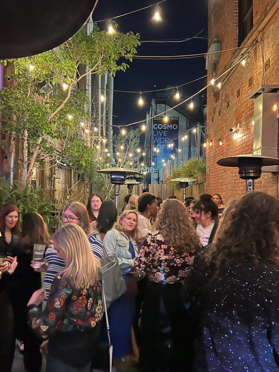 2degreesofalie's tweet image. This week I had the pleasure of co-hosting a super fun mixer for women writers from @WoWGAW and execs from  Hollywood WEST. #writing #wga #womeninfilm #hiremorewomen #womensupportingwomen #womenshistorymonth