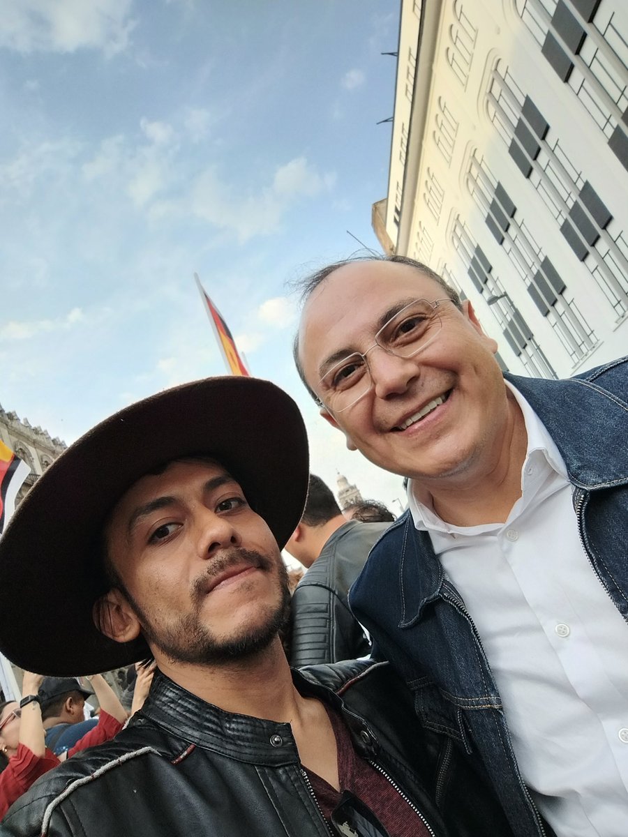 AlbertoRP440's tweet photo. Apoyando en inicio de campaña a la Próxima Presidenta de Mêxico #ClaudiaSheinbaum  con el movimiento de #Sinviviendanohaybienestar con un auténtico personaje, militante y simpatizante de Coyoacán #Gerardovillanueva https://t.co/0NHxRwbvGe