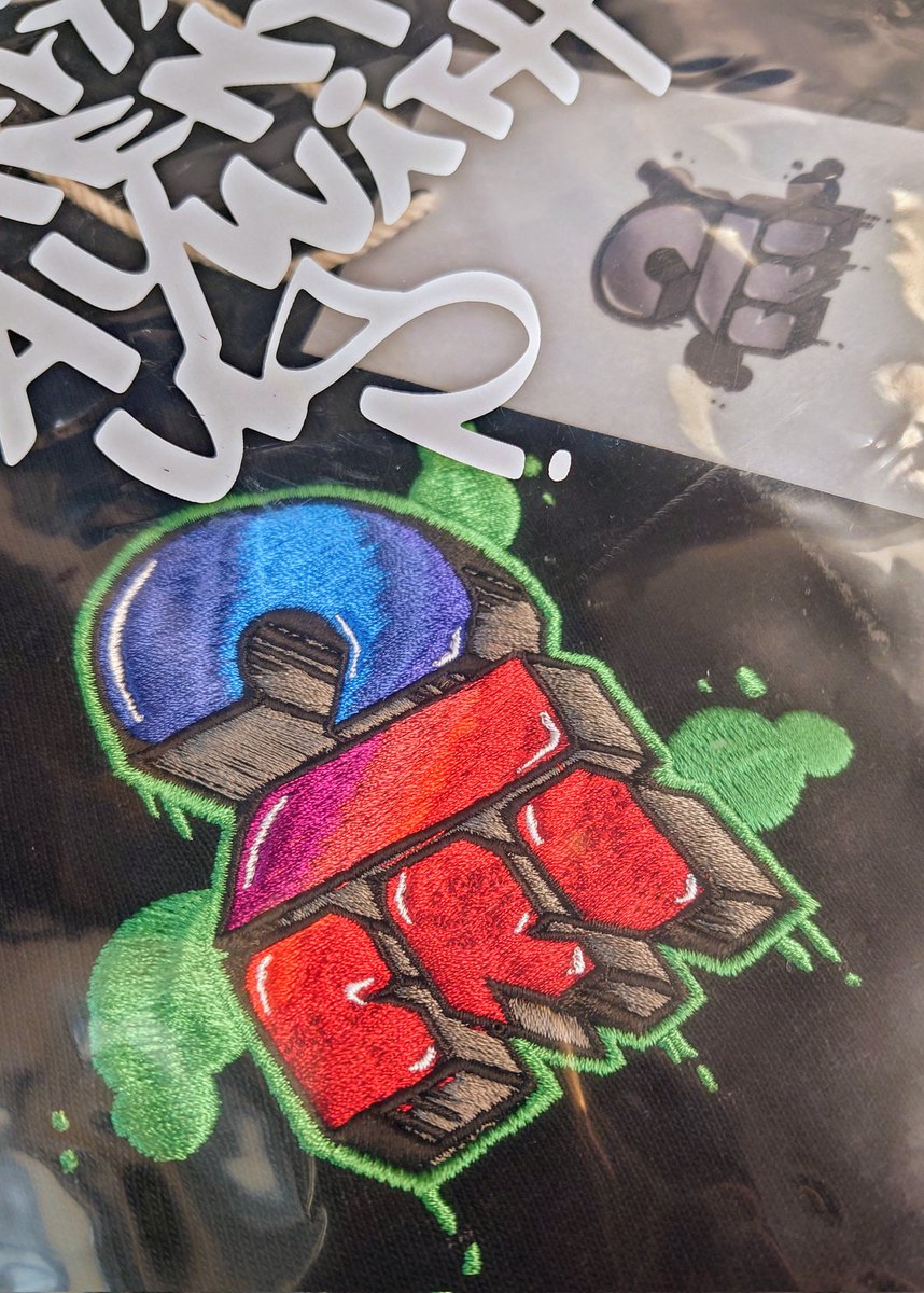earth_ka_toy's tweet photo. お品書きの画像だと分からなかったけど、お値段高い方のTシャツ&パーカーはロゴが刺繍になっててとても良い……🥰背中裾に入ってる刺繍も最高✨
#WOAT
#2broduct
2BRO.POPUPStore https://t.co/n8DDzL0oZR