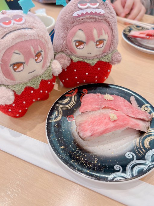 これが世間でいう回る寿司屋か…。面白い寿司もあるんだな。 