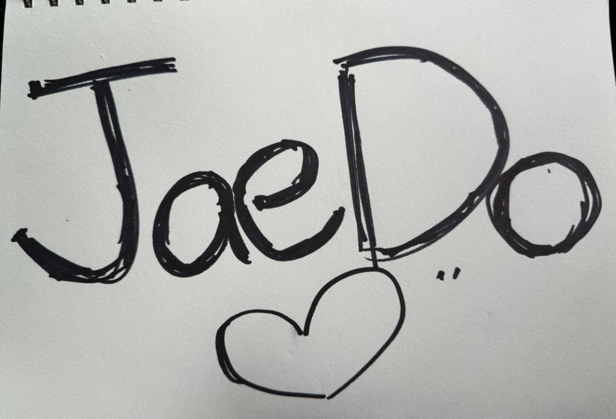 BunnyPeach7726's tweet photo. ค่ะขอบคุณพี่สาวจีนนี่ที่ชูป้าย ตัวแทนหมู่บ้านอีกคน 😂 #JaeDo https://t.co/izItbt04Ia