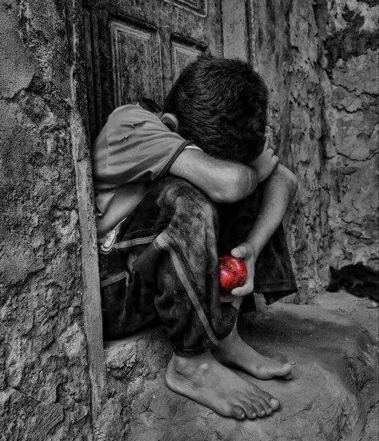 #16Mart1988 İnsanlığa ve Kürt Halkına Karşı İşlenmiş Bir Suçun Unutulmaz Günü.

Bağıran Bişey Var İçimde;
Tanımsız, Suskun...

Behna Sevan Teee Dayee

Ölümün Coğrafyasında,
Yitik Birer Masum Çocuktuk.
Dilsizdik, Kimsesizdik, Kimliksizdik,
Ama İnsandık.

#HalepçeKatliamı
