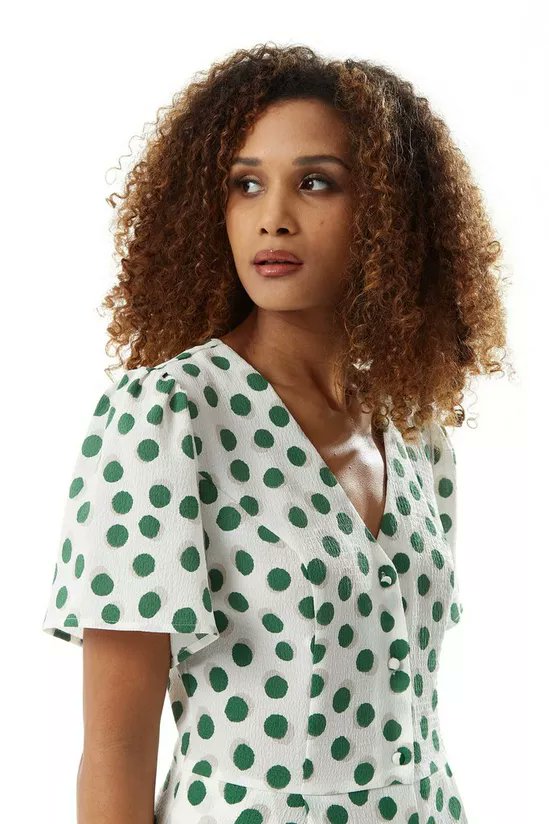🌟 Jump into spring with the must-have Green Polka Dot Jumpsuit from #Debenhams! 🍃 With its breezy wide legs, chic V-neck, and playful polka dots, it's your perfect pick for sunny days ahead. #SpringCollection 🛍️✨ bit.ly/3PnvuzG