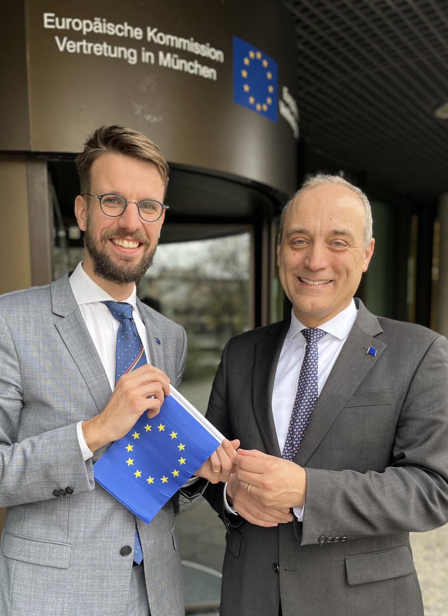 EU-München (@eu_muenchen) on Twitter photo Herzlich willkommen im Team, Wolfgang Bücherl!
Staffelübergabe von <a href="/RDeckarm/">Renke Deckarm 🇪🇺</a> an den neuen Leiter der Regionalvertretung der European Commission in München.
Herzlichen Glückwunsch und viel Erfolg für die nächsten Jahre - wir freuen uns auf die Zusammenarbeit! Herzlich willkommen im Team, Wolfgang Bücherl!
Staffelübergabe von <a href="/RDeckarm/">Renke Deckarm 🇪🇺</a> an den neuen Leiter der Regionalvertretung der European Commission in München.
Herzlichen Glückwunsch und viel Erfolg für die nächsten Jahre - wir freuen uns auf die Zusammenarbeit!