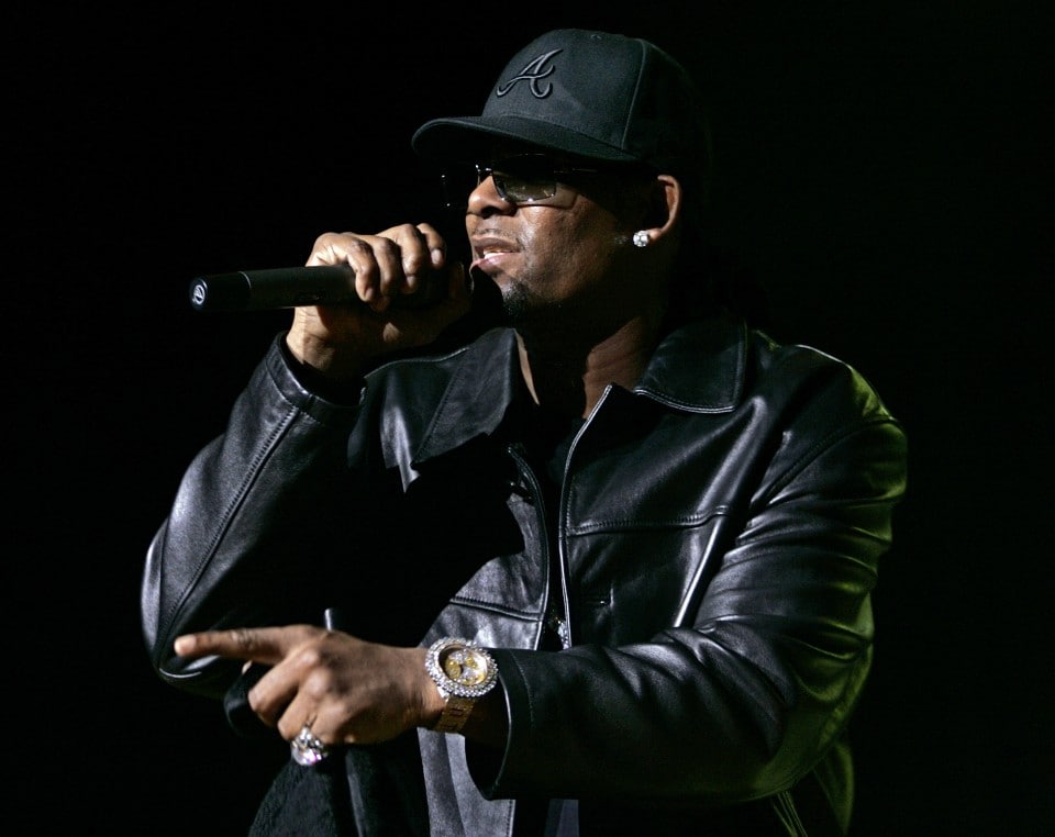 MISSCOOKIE1223's tweet photo. 🧔🏾♂️Robert Kelly, INNOCENT.
#BRINGKELLZHOME🏡✊🏾
#RKelly #FreeRKelly #FreeRobertKelly
#NP #DJ #Music #Spotify #YouTube #SonyMusic
#CourtOfAppeals #Law
#Chicago #NewYork ⚖️#BonjeanLawGroup
#WrongfulConviction
WILL BE OVERTURNED.
👹#HollywoodFRAMEDRKelly🎯 https://t.co/6S4CMNQTkt