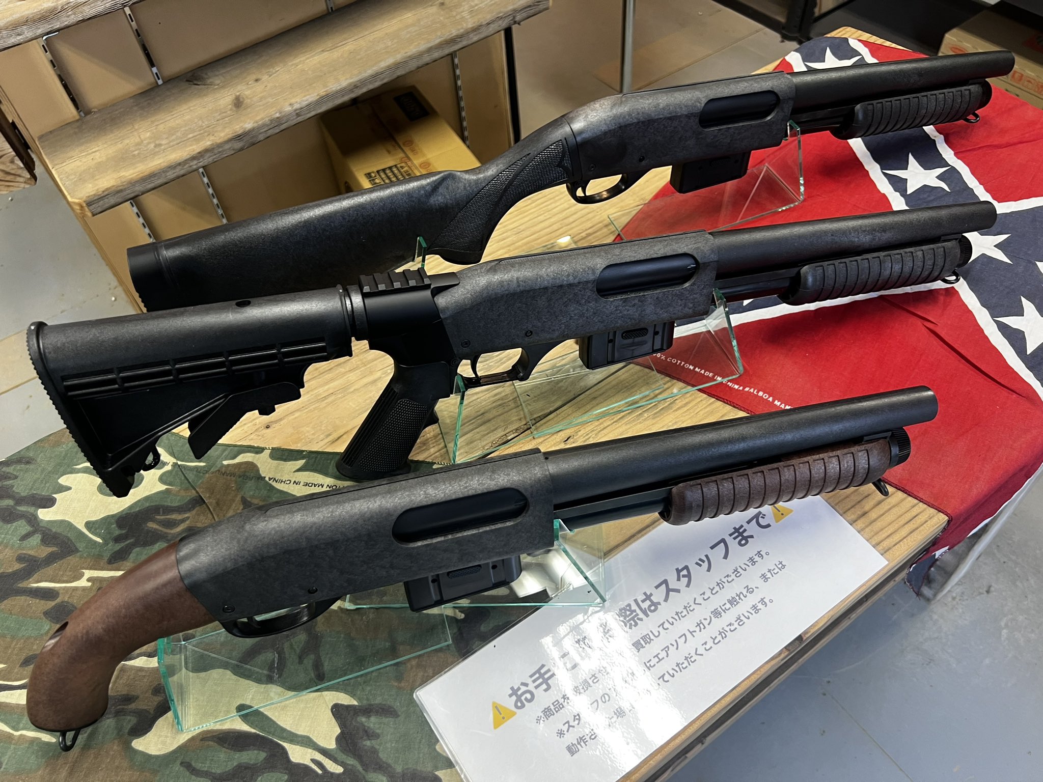 生産終了品】東京マルイ Vz61 呈し スコーピオン 18禁 箱・説明