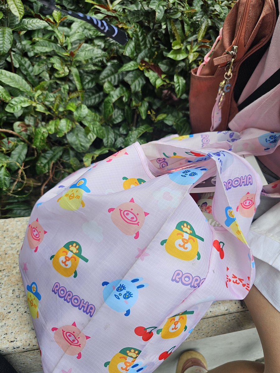 ASTROPHSell's tweet photo. 💜Just One 10 Minute: Mystery Elevator in Manila Freebies💜

📅3/16
🕑Now~4pm
📍Near Bonchon, Mcdo takeout &amp; the side entrance of dept store

Find the bag in the pic!

*We might move at any time

#CHAEUNWOO #JUSTONE10MINUTE #MysteryElevator #CHAEUNWOOinMANILA https://t.co/xaprdTWvSb