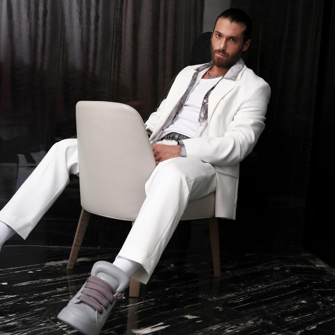 CanYamanii's tweet photo. Le riprese sono ormai alle porte e, come vi avevo anticipato, sono di nuovo immerso nella preparazione. Ogni giorno allenamenti senza sosta e alimentazione controllata, ma non mi sono dimenticato di voi! 
Ho pensato ad un uovo di Pasqua artigianale, di cioccolato finissimo prepa https://t.co/bhv9WAk2cS