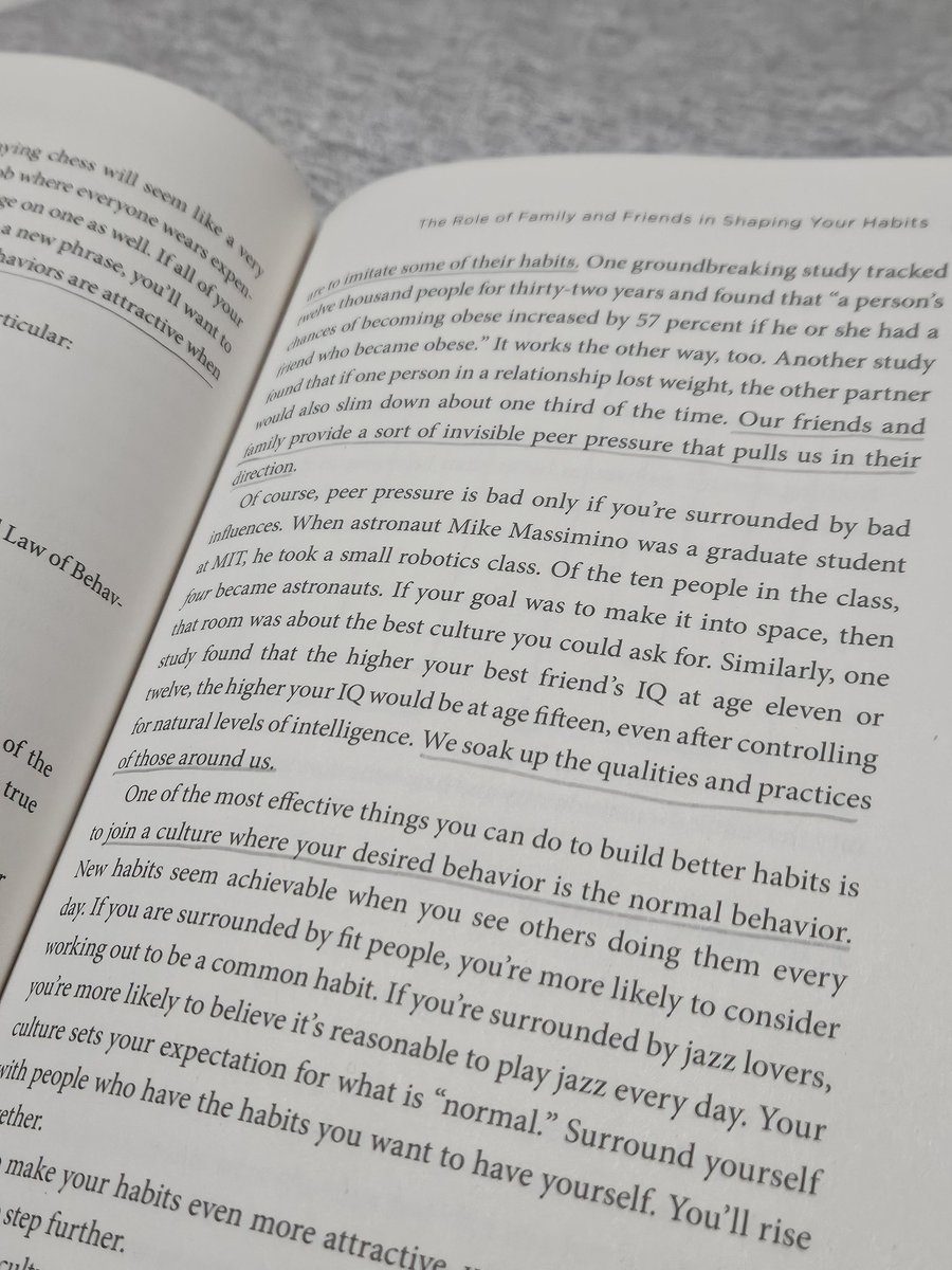 _naixxi's tweet photo. Some nighttime reading https://t.co/CaW4f3qjhI