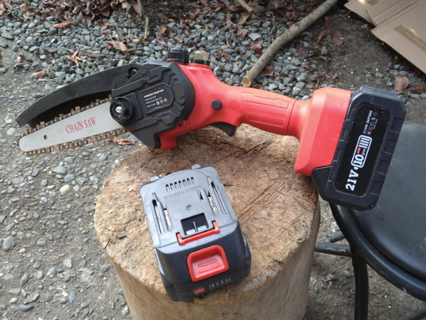 NARVIKチェーンソーは多目的な使用が可能！木材だけでなく、枝や小さな木も切断できます。#NARVIK #多目的