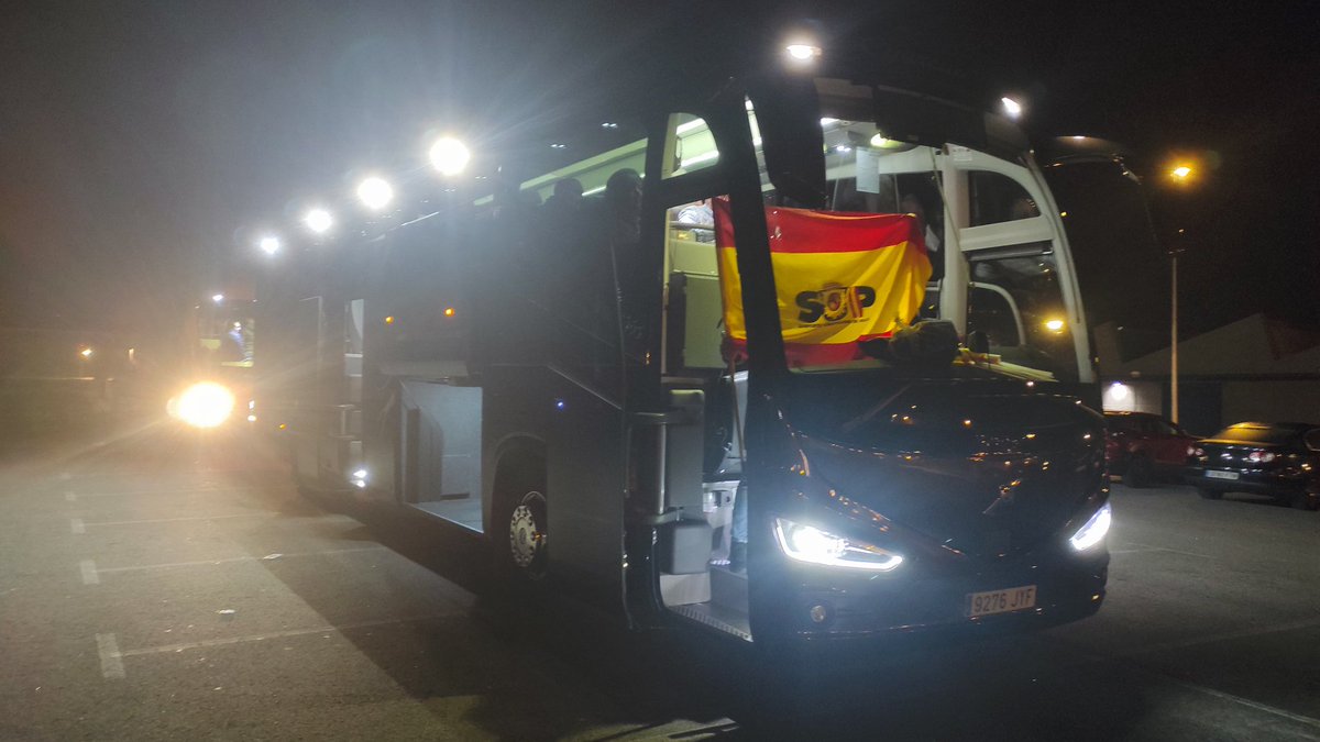 Sup_Policia's tweet photo. De toda España asistimos a la llamada de la @PlataformaPNyGC 
No permitiremos que a huidos de la justicia como a Puigdemont se les conceda todo lo que piden y a nosotros?
Dónde está nuestra
#EquiparaciónSalarial
#ProfesiónDeRiesgo
#JubilacionDignaGCyPN
Ven a #PlazaEspaña 12h https://t.co/gFMp1OxxwB