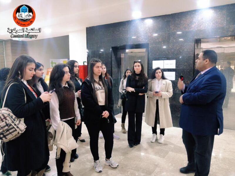 Receiving Alqosh Secondary School for Girls uomosul.edu.iq/en/libcentral/… @UniversityofMos @cl_uom @4sayf #library #libraries #mosul #Iraq #Awareness #KNOWLEDGE #Humanity #services