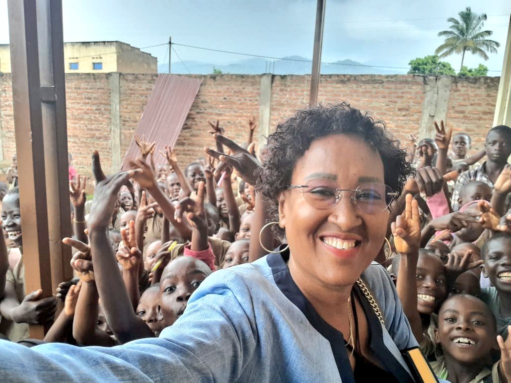 dfnduwimana's tweet photo. #Abakenguzamateka batowe muri @MairieBuja bagendeye ama Komine 2, mu ntumbero yo kugenzura ingene ama komine y'🇧🇮 ariko arashira mu ngiro ya ndinganizo yo gutunganya uburyo leta ikoresha mu mwaka hisunzwe ibikorwa.

#Ntahangwa : ECOFO Buterere, #Muha : ECOFO Musaga, ECOFO Ruziba https://t.co/awweu0Wsyq